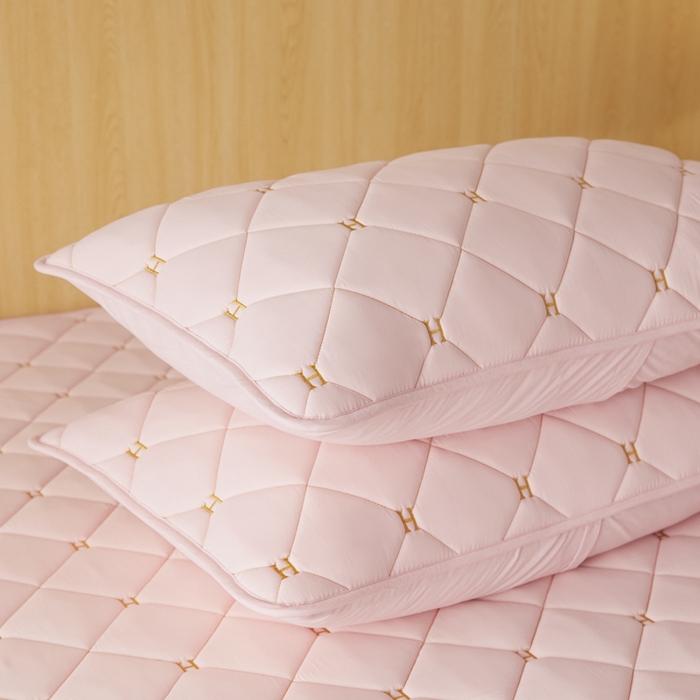 91家纺网 家纺一手货源 找家纺 芬晴家纺 2025新款全棉水洗棉A类防水系列枕套 H-嫩粉