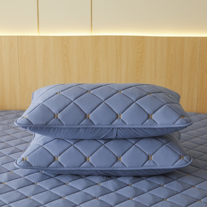 91家纺网 家纺一手货源 找家纺 芬晴家纺 2025新款全棉水洗棉A类防水系列枕套 H-雾蓝