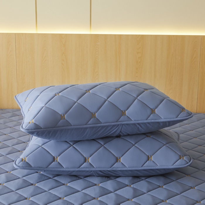 91家纺网 家纺一手货源 找家纺 芬晴家纺 2025新款全棉水洗棉A类防水系列枕套 H-雾蓝