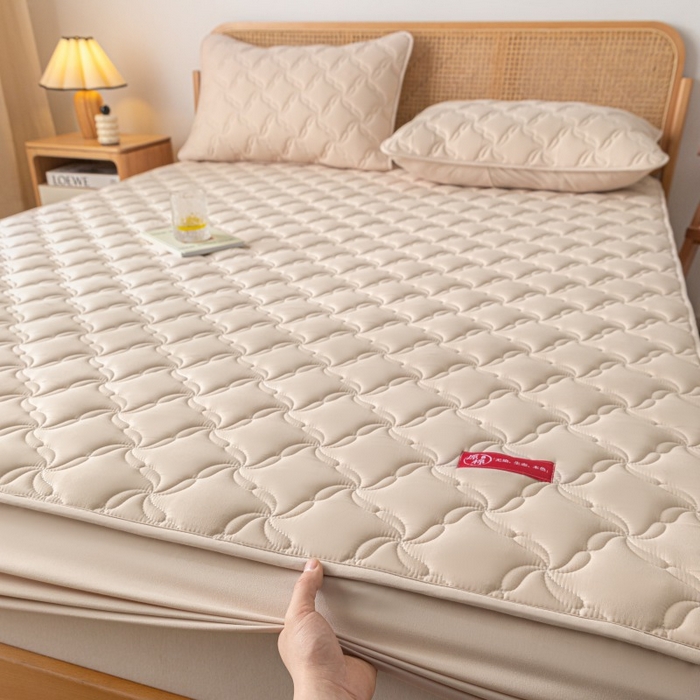 91家纺网 家纺一手货源 找家纺 芬晴家纺 2025新款母婴级大豆防水床笠-马丁-风车 风车-卡其