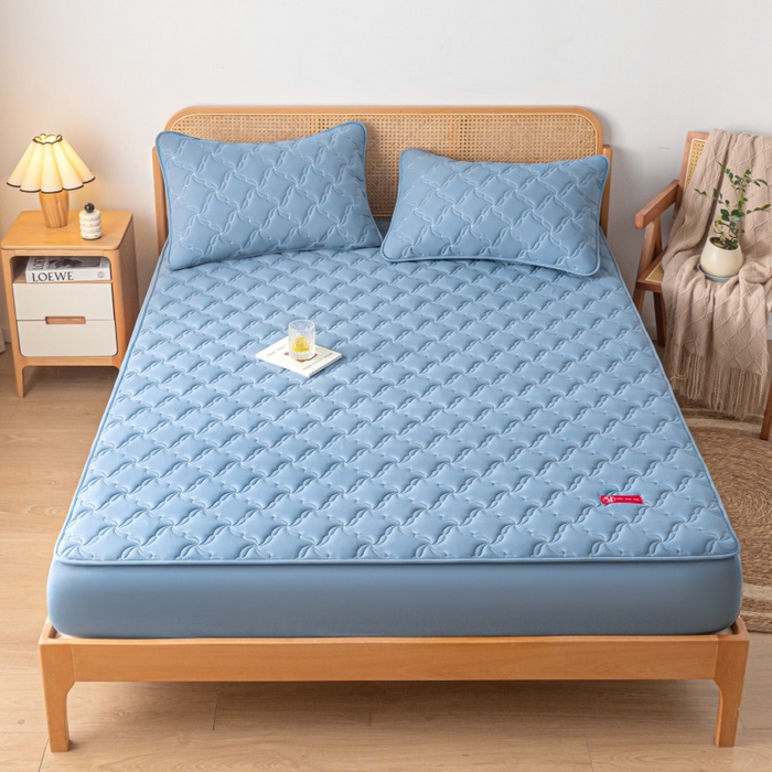 91家纺网 家纺一手货源 找家纺 芬晴家纺 2025新款母婴级大豆防水床笠-马丁-风车 风车-雾蓝