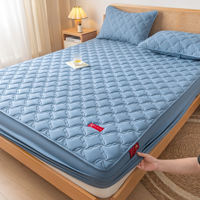 91家纺网 家纺一手货源 找家纺 芬晴家纺 2025新款母婴级大豆防水床笠-马丁-风车 风车-雾蓝