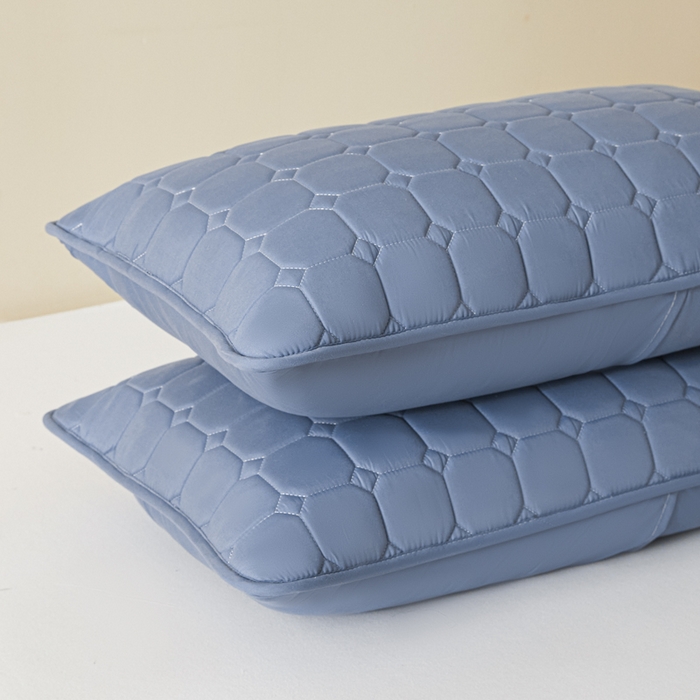 91家纺网 家纺一手货源 找家纺 芬晴家纺 2025新款A类母婴级防水枕套系列 简格-雾蓝