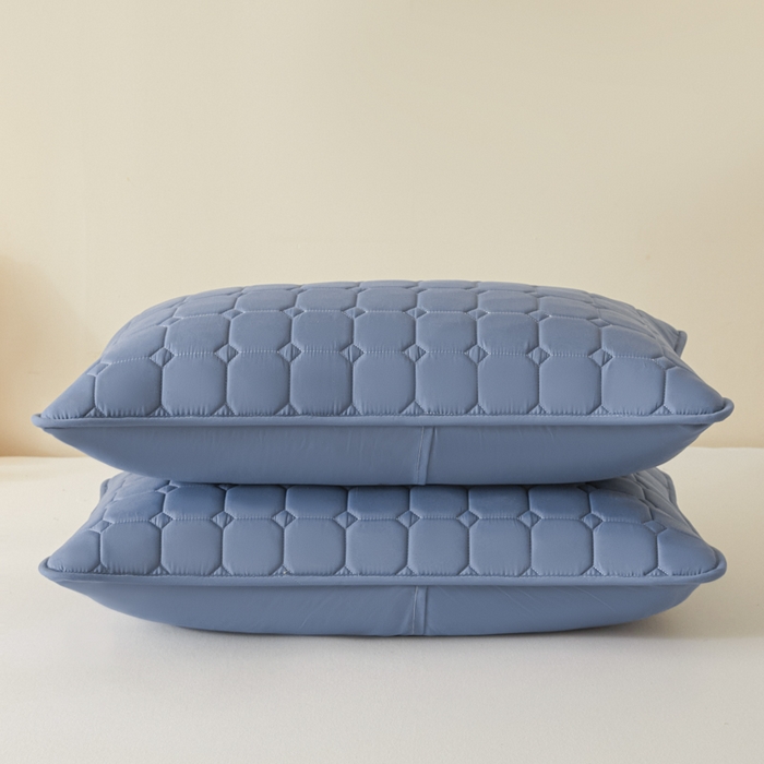 91家纺网 家纺一手货源 找家纺 芬晴家纺 2025新款A类母婴级防水枕套系列 简格-雾蓝