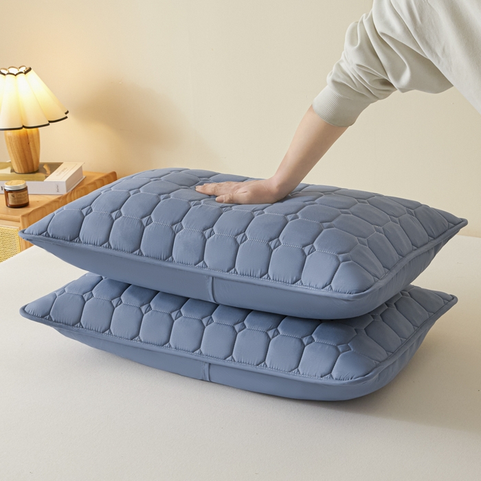 91家纺网 家纺一手货源 找家纺 芬晴家纺 2025新款A类母婴级防水枕套系列 简格-雾蓝