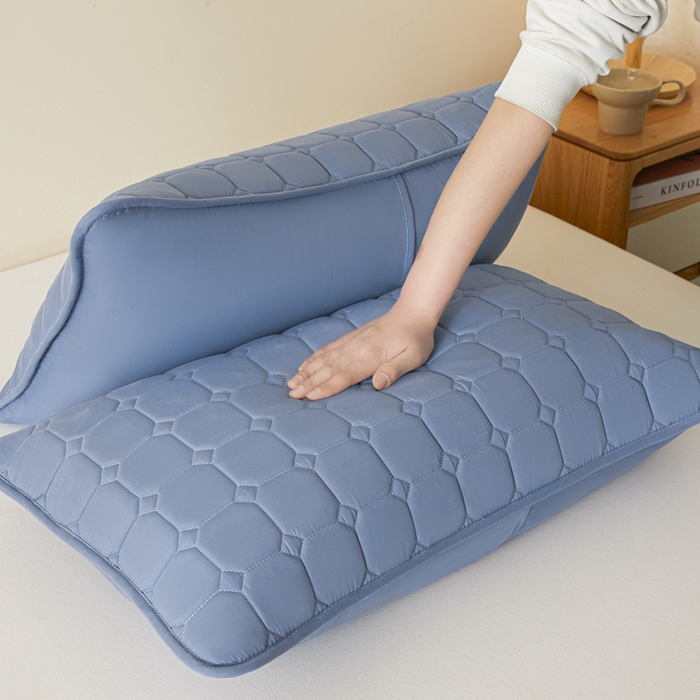 91家纺网 家纺一手货源 找家纺 芬晴家纺 2025新款A类母婴级防水枕套系列 简格-雾蓝