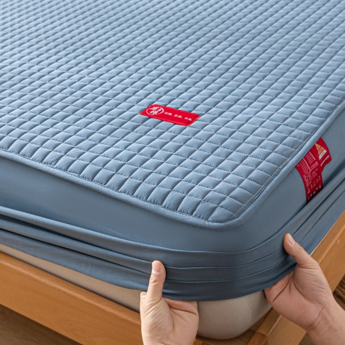 91家纺网 家纺一手货源 找家纺 芬晴家纺 2025新款母婴级大豆防水床笠-马丁-风车 马丁-雾蓝