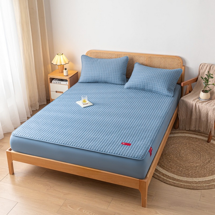 91家纺网 家纺一手货源 找家纺 芬晴家纺 2025新款母婴级大豆防水床笠-马丁-风车 马丁-雾蓝