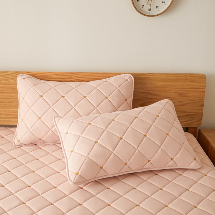 91家纺网 家纺一手货源 找家纺 芬晴家纺 2025新款A类母婴级大豆防水夹棉床笠-简爱-空间 简爱-豆沙粉