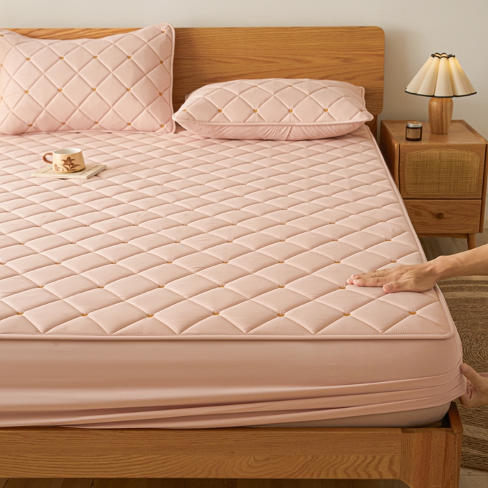 91家纺网 家纺一手货源 找家纺 芬晴家纺 2025新款A类母婴级大豆防水夹棉床笠-简爱-空间 简爱-豆沙粉