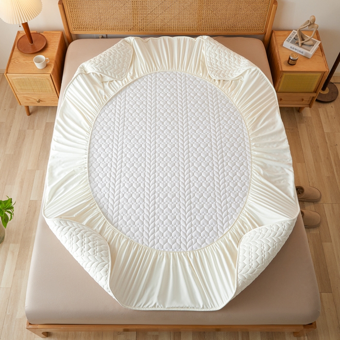 91家纺网 家纺一手货源 找家纺 芬晴家纺 2025新款A类母婴级大豆防水夹棉床笠系列-约定-心动-繁花 约定-米白