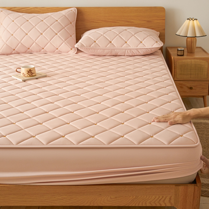 91家纺网 家纺一手货源 找家纺 芬晴家纺 2025新款A类母婴级大豆防水夹棉床笠-简爱-空间 空间-豆沙粉