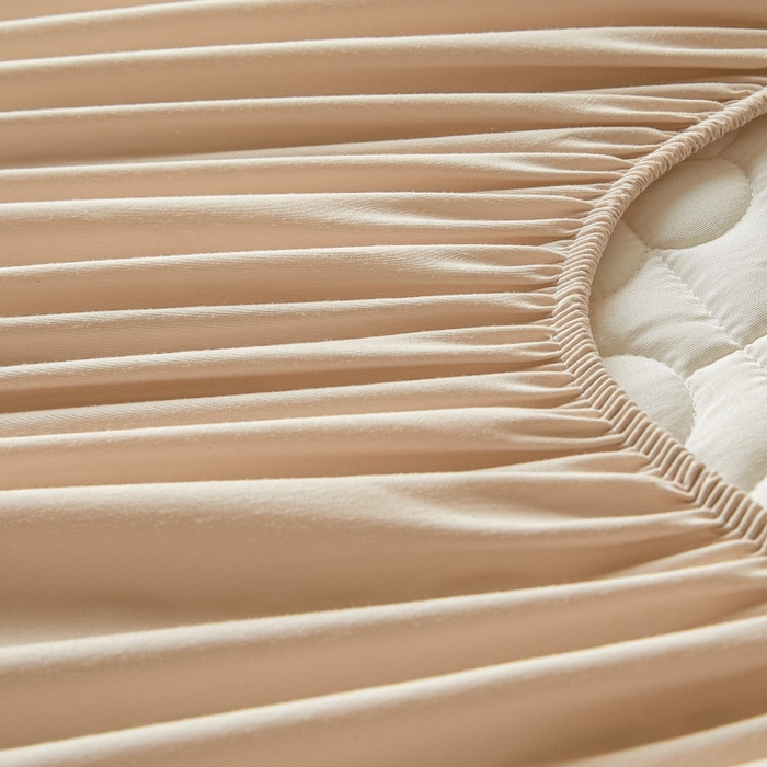 91家纺网 家纺一手货源 找家纺 芬晴家纺 2025新款A类母婴级大豆防水夹棉床笠系列-约定-心动-繁花 繁花-卡其