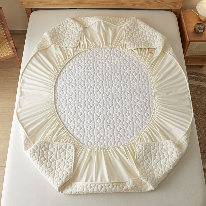 91家纺网 家纺一手货源 找家纺 芬晴家纺 2025新款A类母婴级大豆防水夹棉床笠系列-约定-心动-繁花 繁花-米白