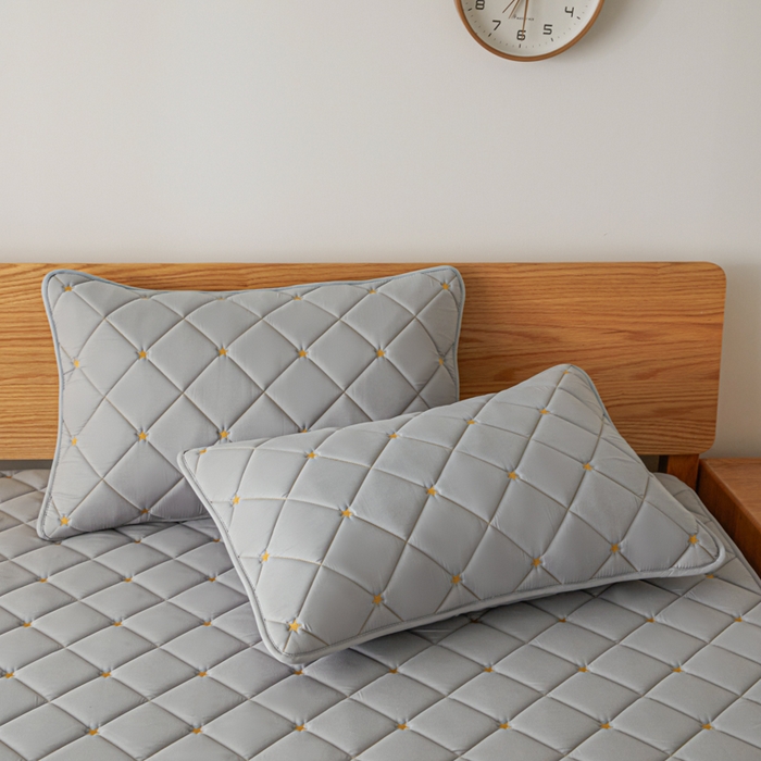 91家纺网 家纺一手货源 找家纺 芬晴家纺 2025新款A类母婴级大豆防水夹棉床笠-简爱-空间 空间-星灰