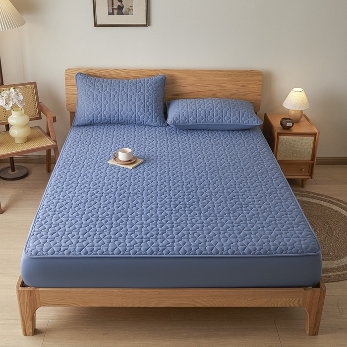 91家纺网 家纺一手货源 找家纺 芬晴家纺 2025新款A类母婴级大豆防水夹棉床笠系列-约定-心动-繁花 繁花-雾蓝