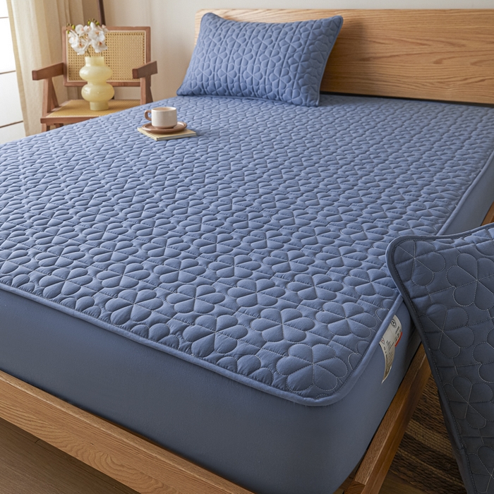 91家纺网 家纺一手货源 找家纺 芬晴家纺 2025新款A类母婴级大豆防水夹棉床笠系列-约定-心动-繁花 繁花-雾蓝