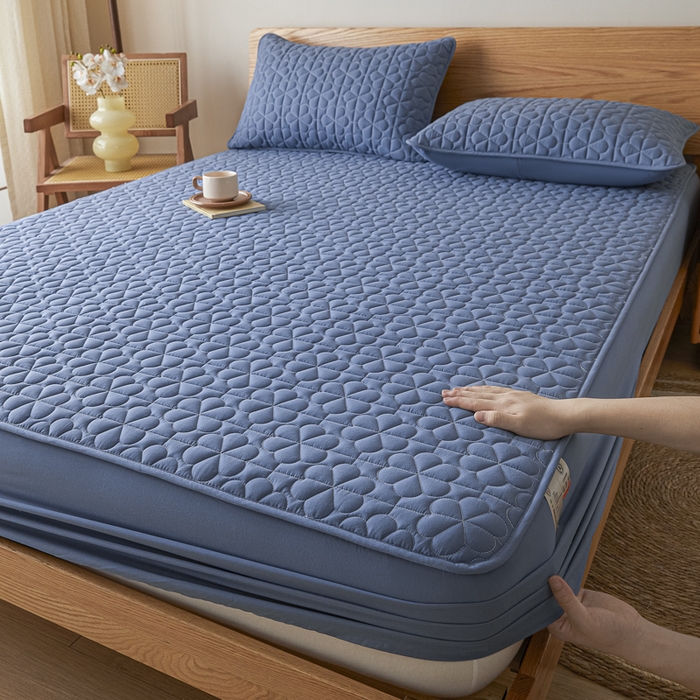 91家纺网 家纺一手货源 找家纺 芬晴家纺 2025新款A类母婴级大豆防水夹棉床笠系列-约定-心动-繁花 繁花-雾蓝