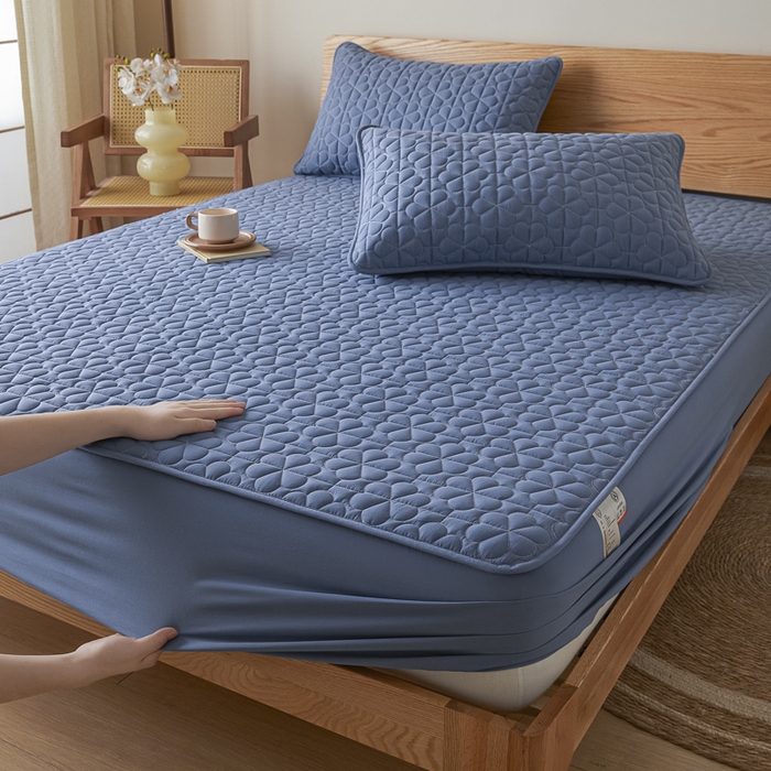 91家纺网 家纺一手货源 找家纺 芬晴家纺 2025新款A类母婴级大豆防水夹棉床笠系列-约定-心动-繁花 繁花-雾蓝