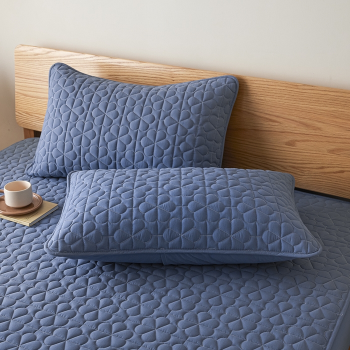 91家纺网 家纺一手货源 找家纺 芬晴家纺 2025新款A类母婴级大豆防水夹棉床笠系列-约定-心动-繁花 繁花-雾蓝