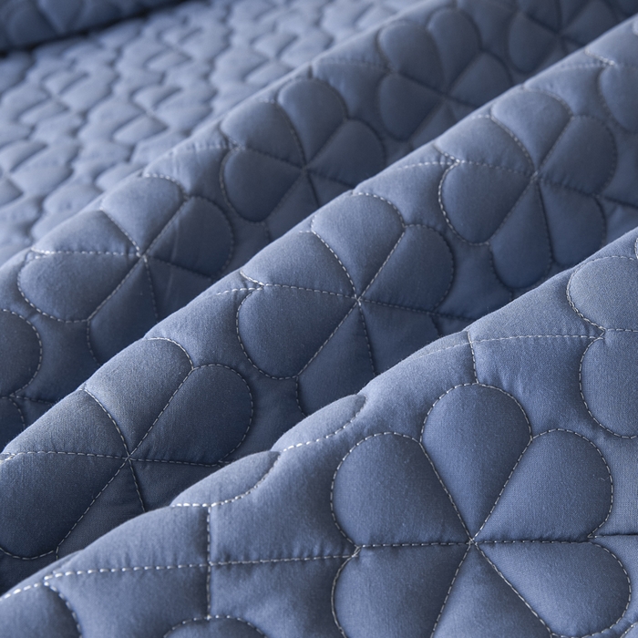 91家纺网 家纺一手货源 找家纺 芬晴家纺 2025新款A类母婴级大豆防水夹棉床笠系列-约定-心动-繁花 繁花-雾蓝