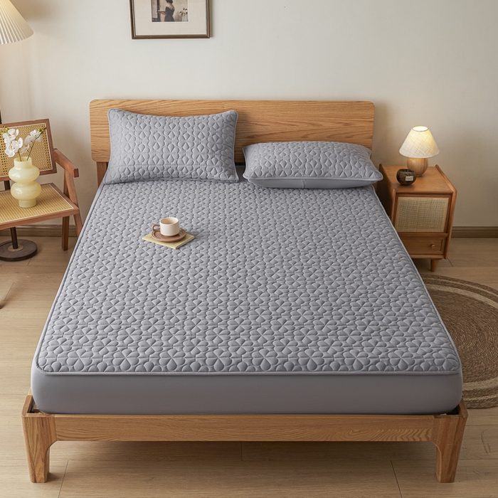 91家纺网 家纺一手货源 找家纺 芬晴家纺 2025新款A类母婴级大豆防水夹棉床笠系列-约定-心动-繁花 繁花-星灰