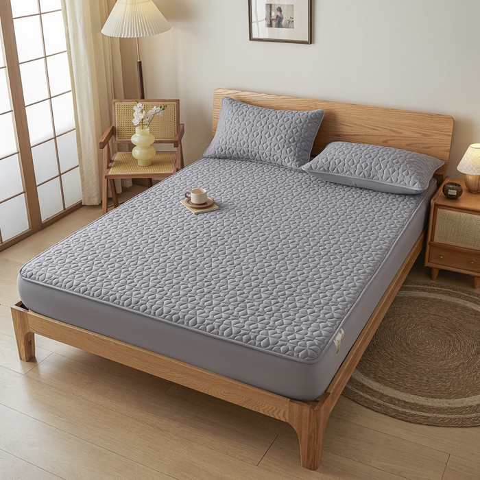 91家纺网 家纺一手货源 找家纺 芬晴家纺 2025新款A类母婴级大豆防水夹棉床笠系列-约定-心动-繁花 繁花-星灰