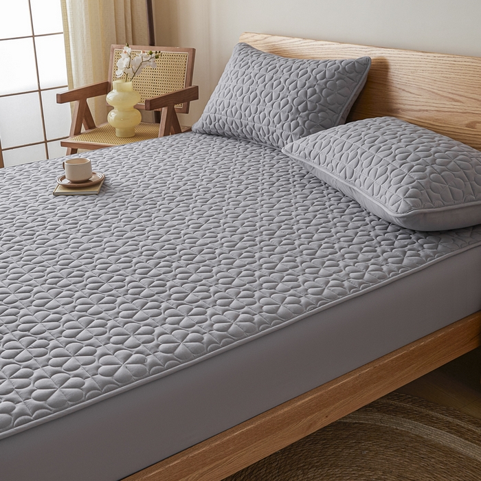 91家纺网 家纺一手货源 找家纺 芬晴家纺 2025新款A类母婴级大豆防水夹棉床笠系列-约定-心动-繁花 繁花-星灰