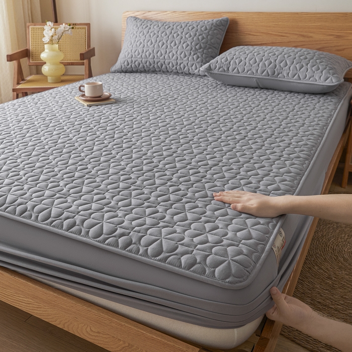 91家纺网 家纺一手货源 找家纺 芬晴家纺 2025新款A类母婴级大豆防水夹棉床笠系列-约定-心动-繁花 繁花-星灰