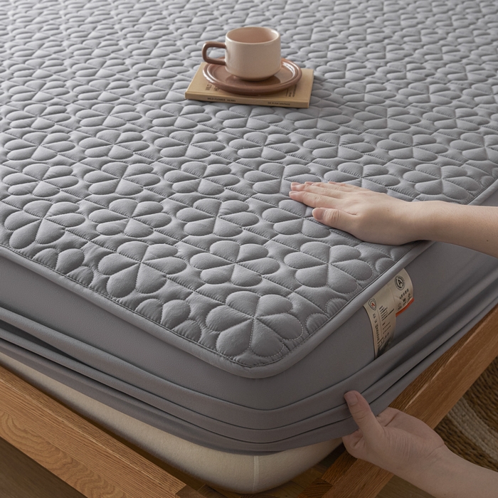 91家纺网 家纺一手货源 找家纺 芬晴家纺 2025新款A类母婴级大豆防水夹棉床笠系列-约定-心动-繁花 繁花-星灰