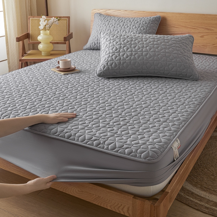 91家纺网 家纺一手货源 找家纺 芬晴家纺 2025新款A类母婴级大豆防水夹棉床笠系列-约定-心动-繁花 繁花-星灰