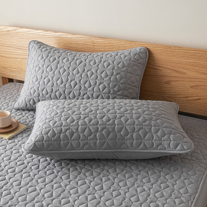 91家纺网 家纺一手货源 找家纺 芬晴家纺 2025新款A类母婴级大豆防水夹棉床笠系列-约定-心动-繁花 繁花-星灰