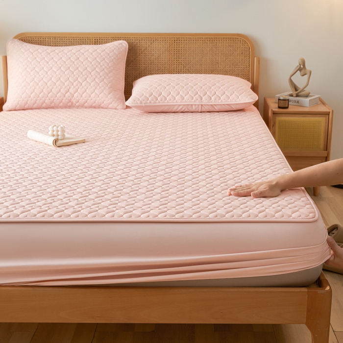 91家纺网 家纺一手货源 找家纺 芬晴家纺 2025新款A类母婴级大豆防水夹棉床笠系列-约定-心动-繁花 心动-豆沙粉