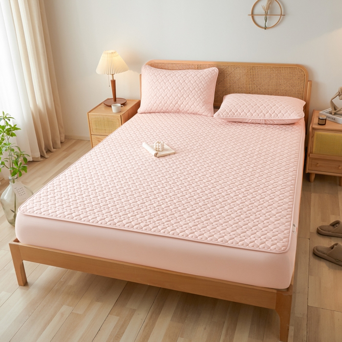 91家纺网 家纺一手货源 找家纺 芬晴家纺 2025新款A类母婴级大豆防水夹棉床笠系列-约定-心动-繁花 心动-豆沙粉