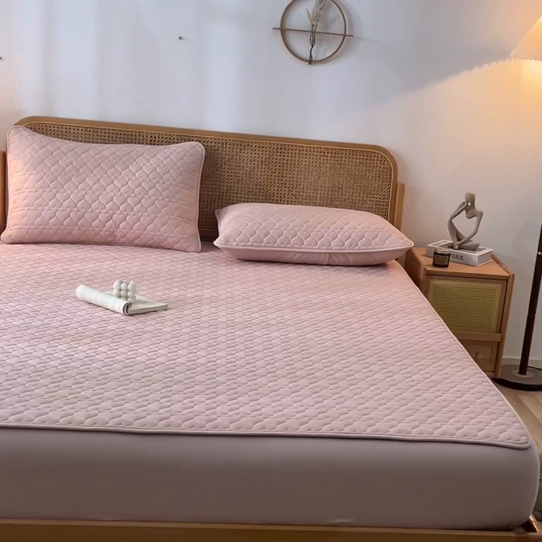 91家纺网 家纺一手货源 找家纺 芬晴家纺 2025新款A类母婴级大豆防水夹棉床笠系列-约定-心动-繁花 心动-豆沙粉