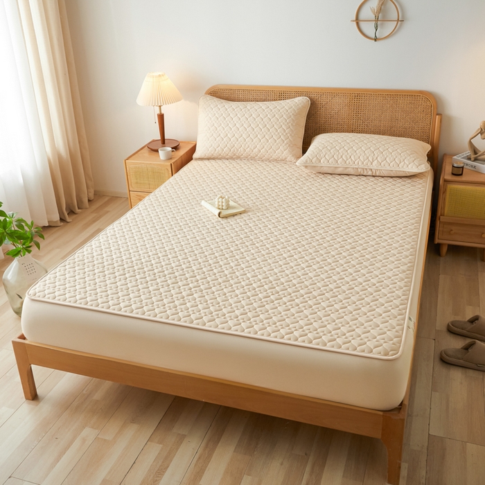 91家纺网 家纺一手货源 找家纺 芬晴家纺 2025新款A类母婴级大豆防水夹棉床笠系列-约定-心动-繁花 心动-卡其