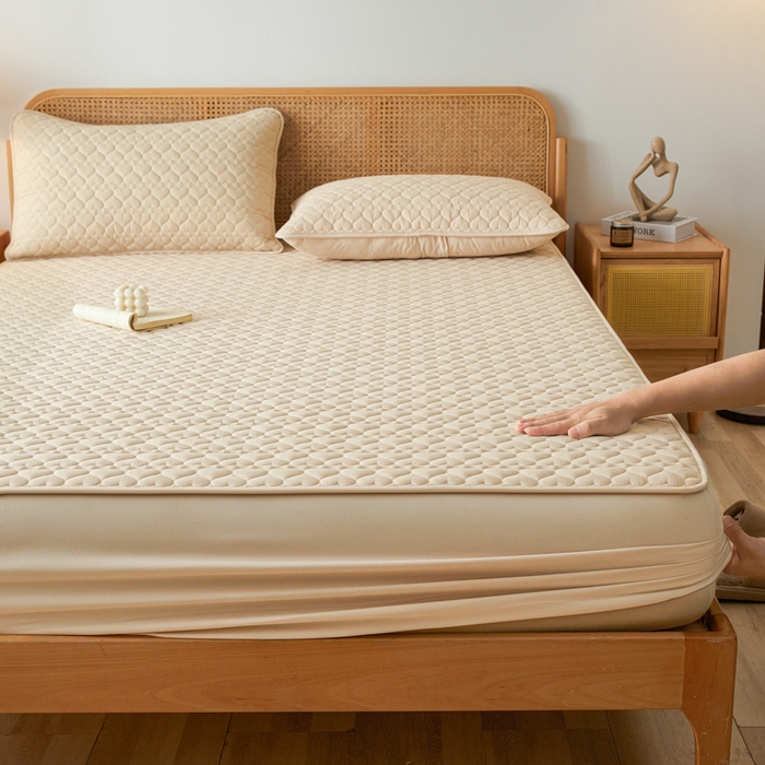 91家纺网 家纺一手货源 找家纺 芬晴家纺 2025新款A类母婴级大豆防水夹棉床笠系列-约定-心动-繁花 心动-卡其