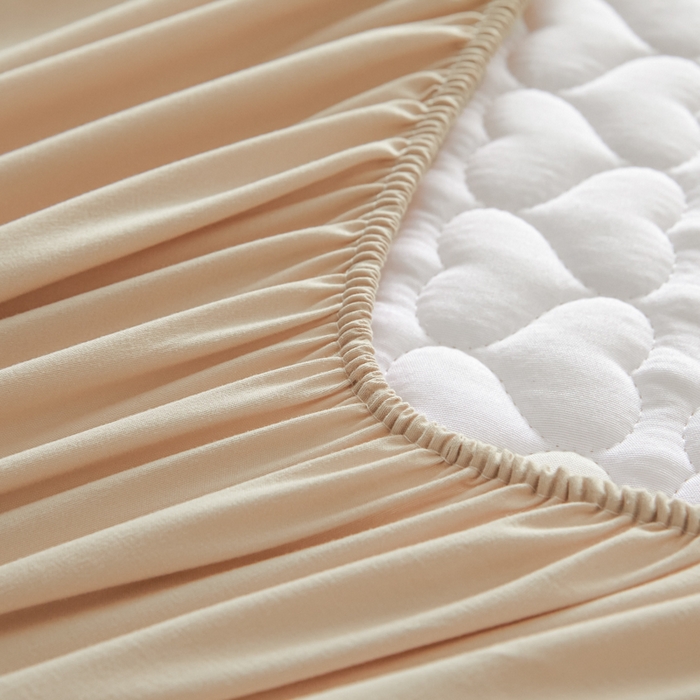 91家纺网 家纺一手货源 找家纺 芬晴家纺 2025新款A类母婴级大豆防水夹棉床笠系列-约定-心动-繁花 心动-卡其