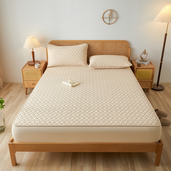 91家纺网 家纺一手货源 找家纺 芬晴家纺 2025新款A类母婴级大豆防水夹棉床笠系列-约定-心动-繁花 心动-卡其