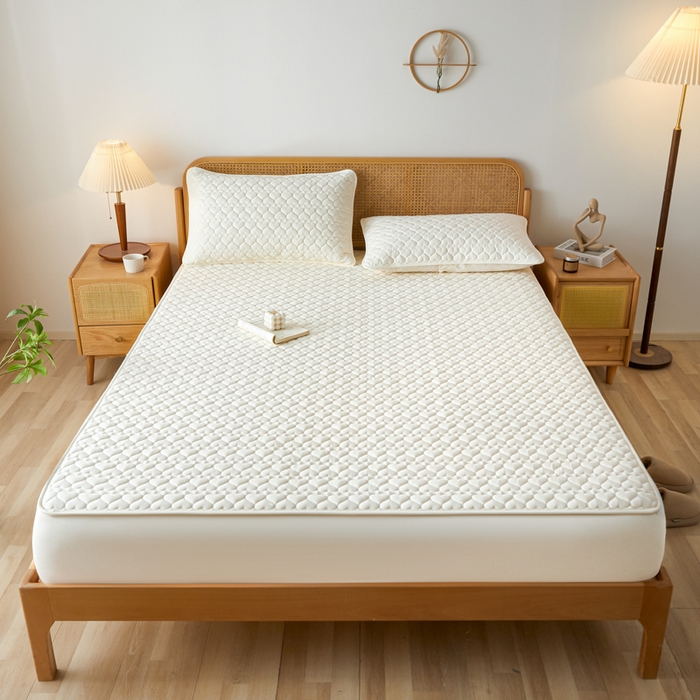 91家纺网 家纺一手货源 找家纺 芬晴家纺 2025新款A类母婴级大豆防水夹棉床笠系列-约定-心动-繁花 心动-米白