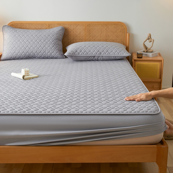 91家纺网 家纺一手货源 找家纺 芬晴家纺 2025新款A类母婴级大豆防水夹棉床笠系列-约定-心动-繁花 心动-星灰