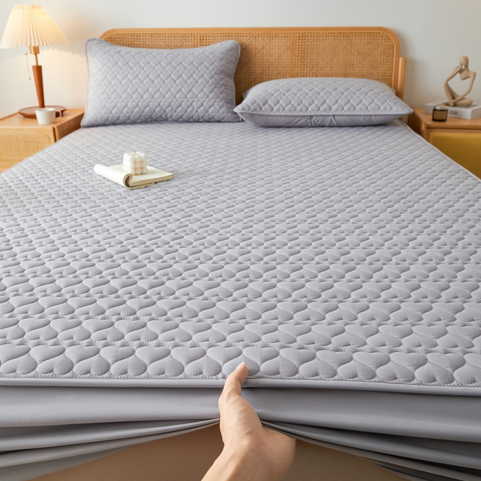 91家纺网 家纺一手货源 找家纺 芬晴家纺 2025新款A类母婴级大豆防水夹棉床笠系列-约定-心动-繁花 心动-星灰