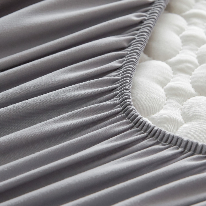 91家纺网 家纺一手货源 找家纺 芬晴家纺 2025新款A类母婴级大豆防水夹棉床笠系列-约定-心动-繁花 心动-星灰