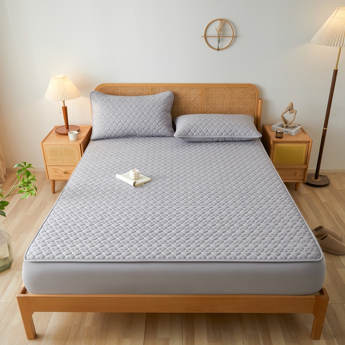 91家纺网 家纺一手货源 找家纺 芬晴家纺 2025新款A类母婴级大豆防水夹棉床笠系列-约定-心动-繁花 心动-星灰