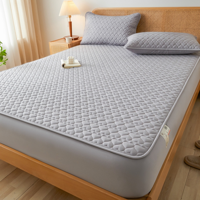 91家纺网 家纺一手货源 找家纺 芬晴家纺 2025新款A类母婴级大豆防水夹棉床笠系列-约定-心动-繁花 心动-星灰