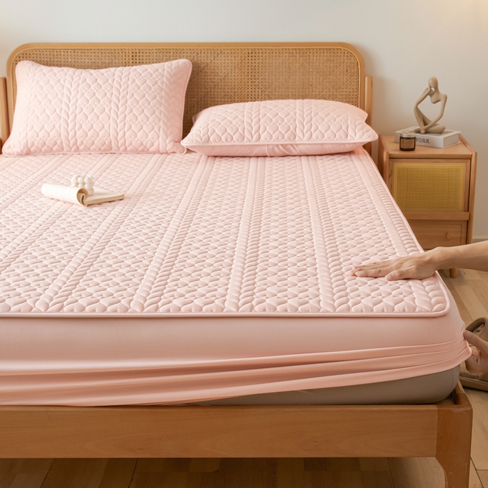 91家纺网 家纺一手货源 找家纺 芬晴家纺 2025新款A类母婴级大豆防水夹棉床笠系列-约定-心动-繁花 约定-豆沙粉