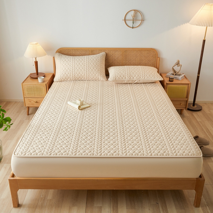 91家纺网 家纺一手货源 找家纺 芬晴家纺 2025新款A类母婴级大豆防水夹棉床笠系列-约定-心动-繁花 约定-卡其