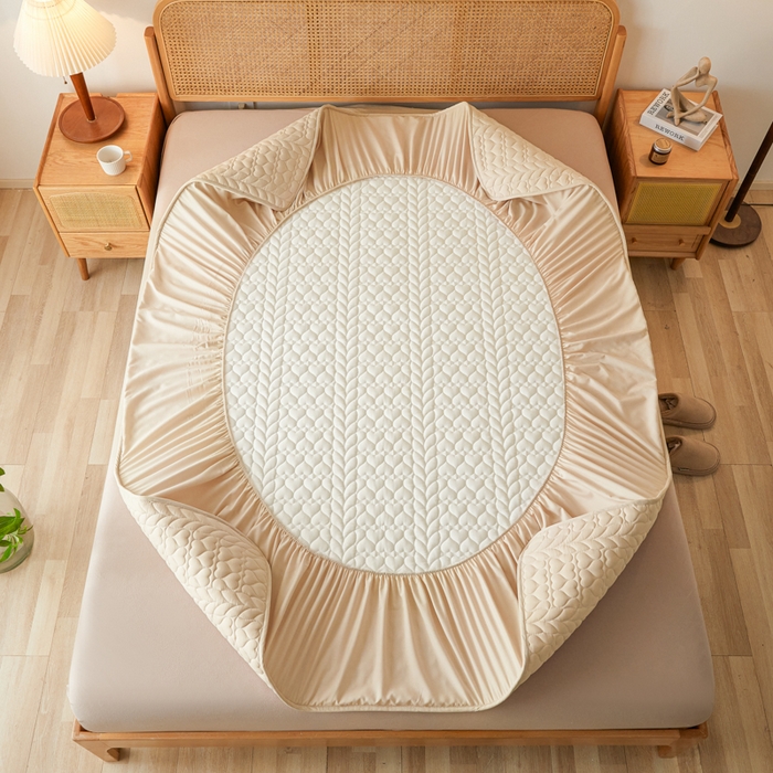 91家纺网 家纺一手货源 找家纺 芬晴家纺 2025新款A类母婴级大豆防水夹棉床笠系列-约定-心动-繁花 约定-卡其