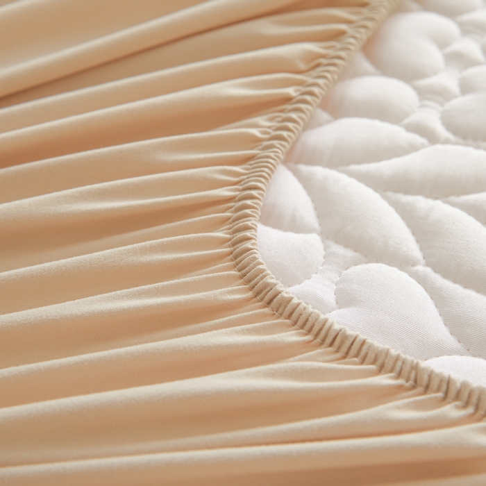 91家纺网 家纺一手货源 找家纺 芬晴家纺 2025新款A类母婴级大豆防水夹棉床笠系列-约定-心动-繁花 约定-卡其