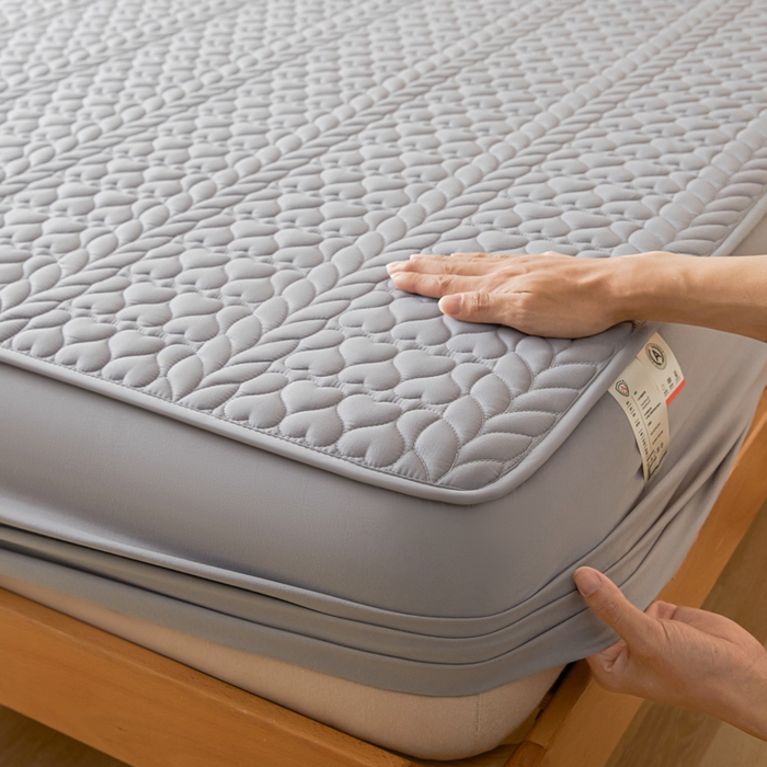 91家纺网 家纺一手货源 找家纺 芬晴家纺 2025新款A类母婴级大豆防水夹棉床笠系列-约定-心动-繁花 约定-星灰